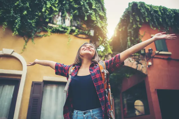 mujer siendo agradecida el 11 de enero el día internacional del agradecimiento