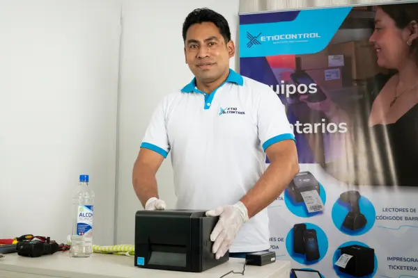 imagen en primer plano del soporte técnico de impresoras de etiquetas que brinda la empresa Etiqcontrol